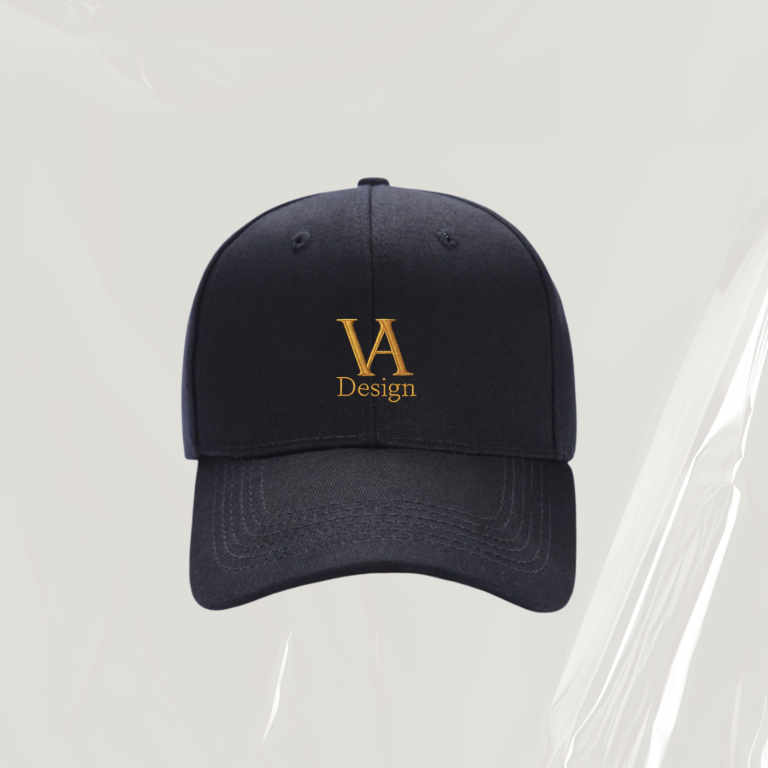 Baumwoll-Poloshirts individuell gestalten Blaues Poloshirt mit goldenem Logo "VA" auf der linken Brustseite.